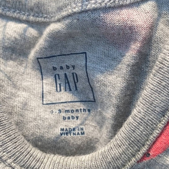 BabyGap Polka Dot Long Sleeve One Piece Bodysuit (Size 0-3 Months) - Picture 3 of 4